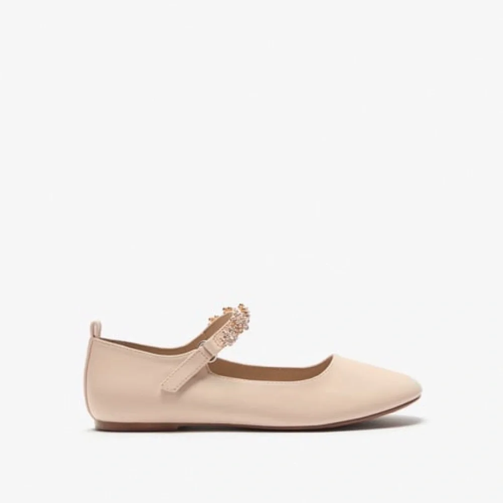Zara EMBELLISHED BALLET FLATS in very light pink/ cream color. Girl size 2.5